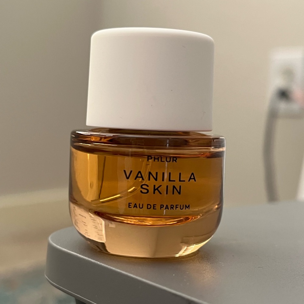 Phlur Vanilla Skin perfume